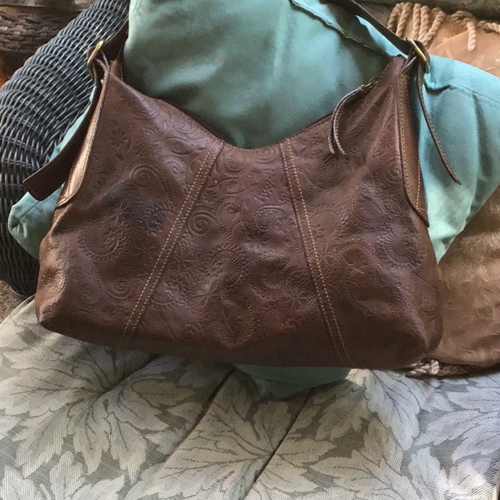 Awesome Fossil designed leather shoulder bag